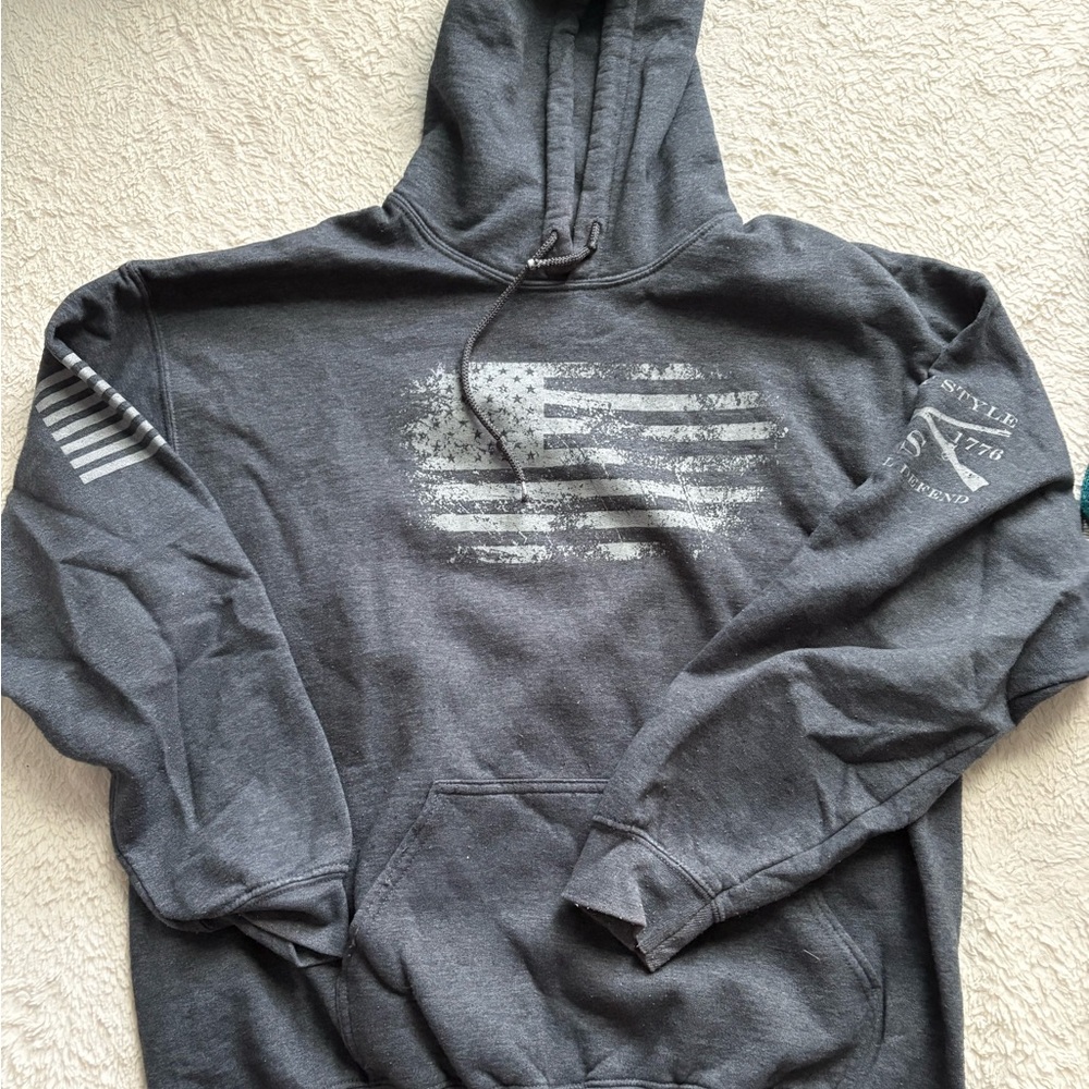 Grunt Style Gray American Flag Graphic Hoodie for Men